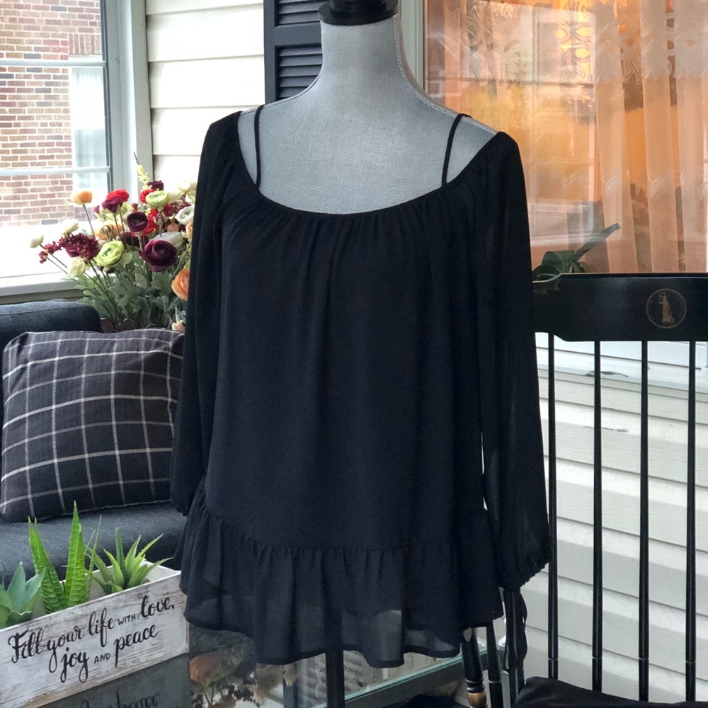 Chiffon lightweight off the shoulder top.